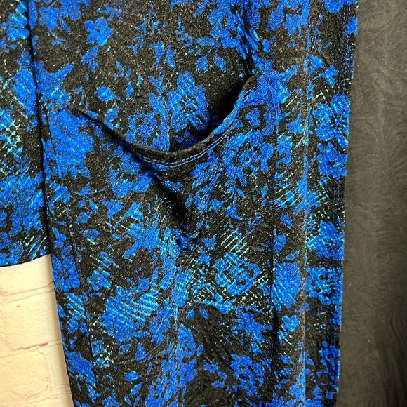 Lularoe Blue and Black Floral Sarah Duster Cardigan - Picture 4 of 9